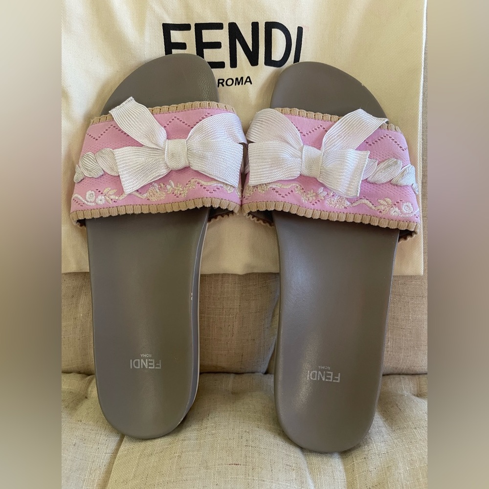 FENDI SLIDES Authentic pink & gray